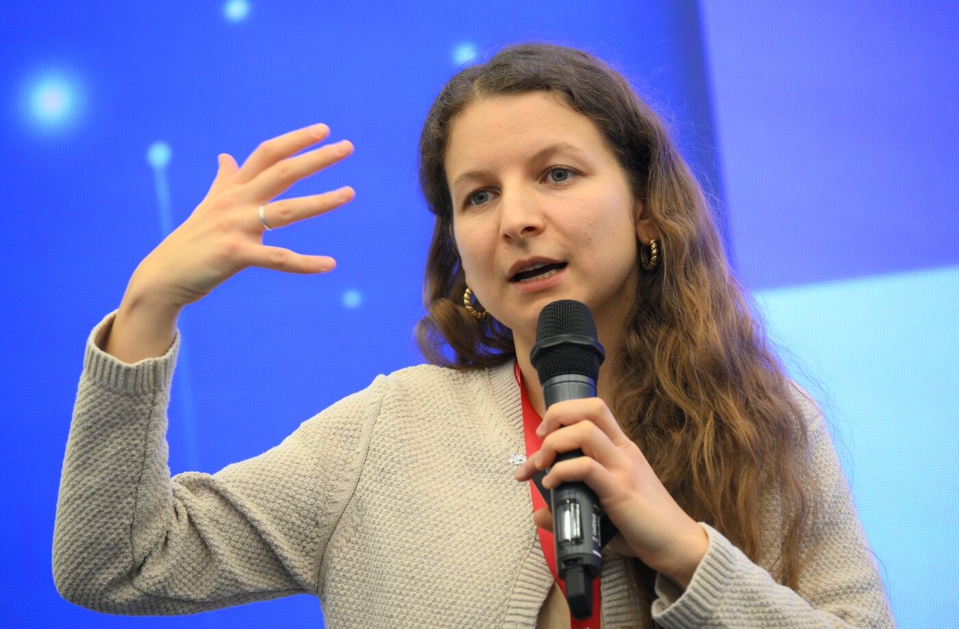 4th Young Scientists Congress. Scientific Communication: How Should Scientists Interact and Present Research Results To Society