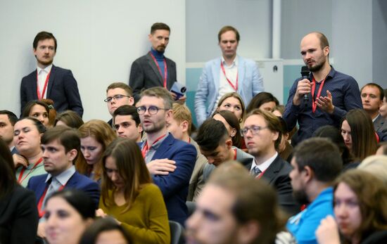 4th Young Scientists Congress. Scientific Communication: How Should Scientists Interact and Present Research Results To Society