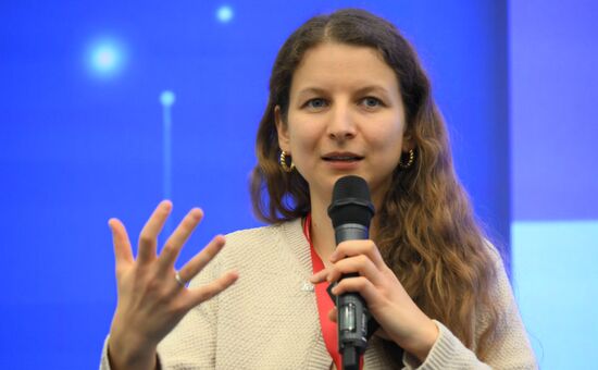 4th Young Scientists Congress. Scientific Communication: How Should Scientists Interact and Present Research Results To Society