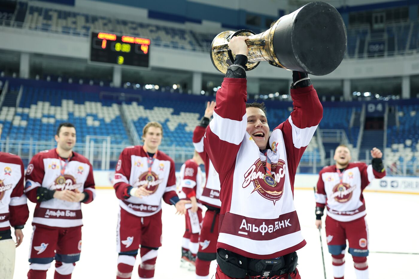 4th Young Scientists Congress. SHL Cup finals: Student ice hockey national competition