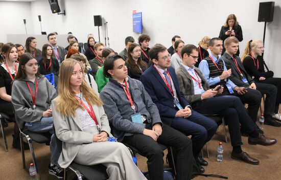 4th Young Scientists Congress. Meeting with young scientists from Novorossiya
