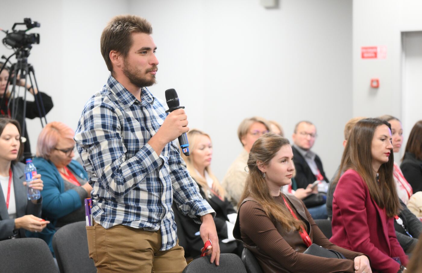 4th Young Scientists Congress. Step into Science with Rosmolodezh: Popularizing Scientific Projects Among Young People and Support Measures for Young Scientists