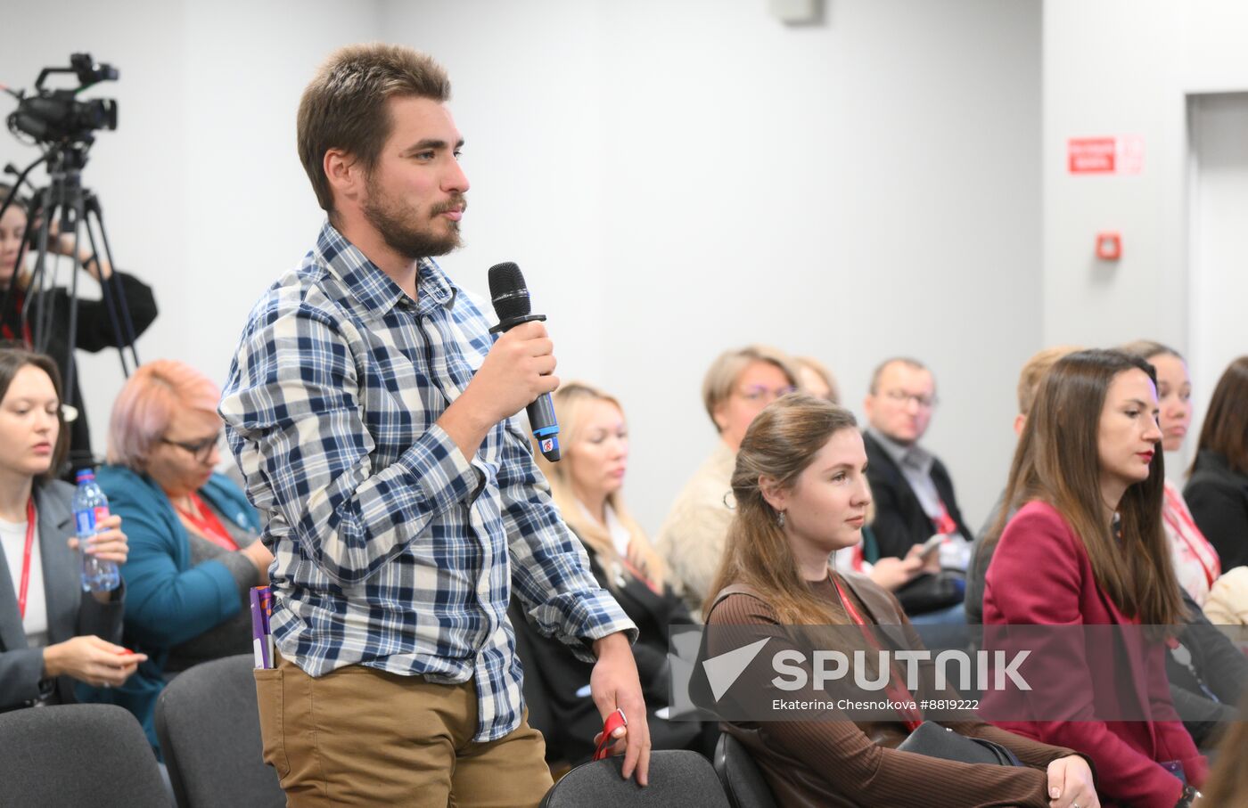 4th Young Scientists Congress. Step into Science with Rosmolodezh: Popularizing Scientific Projects Among Young People and Support Measures for Young Scientists