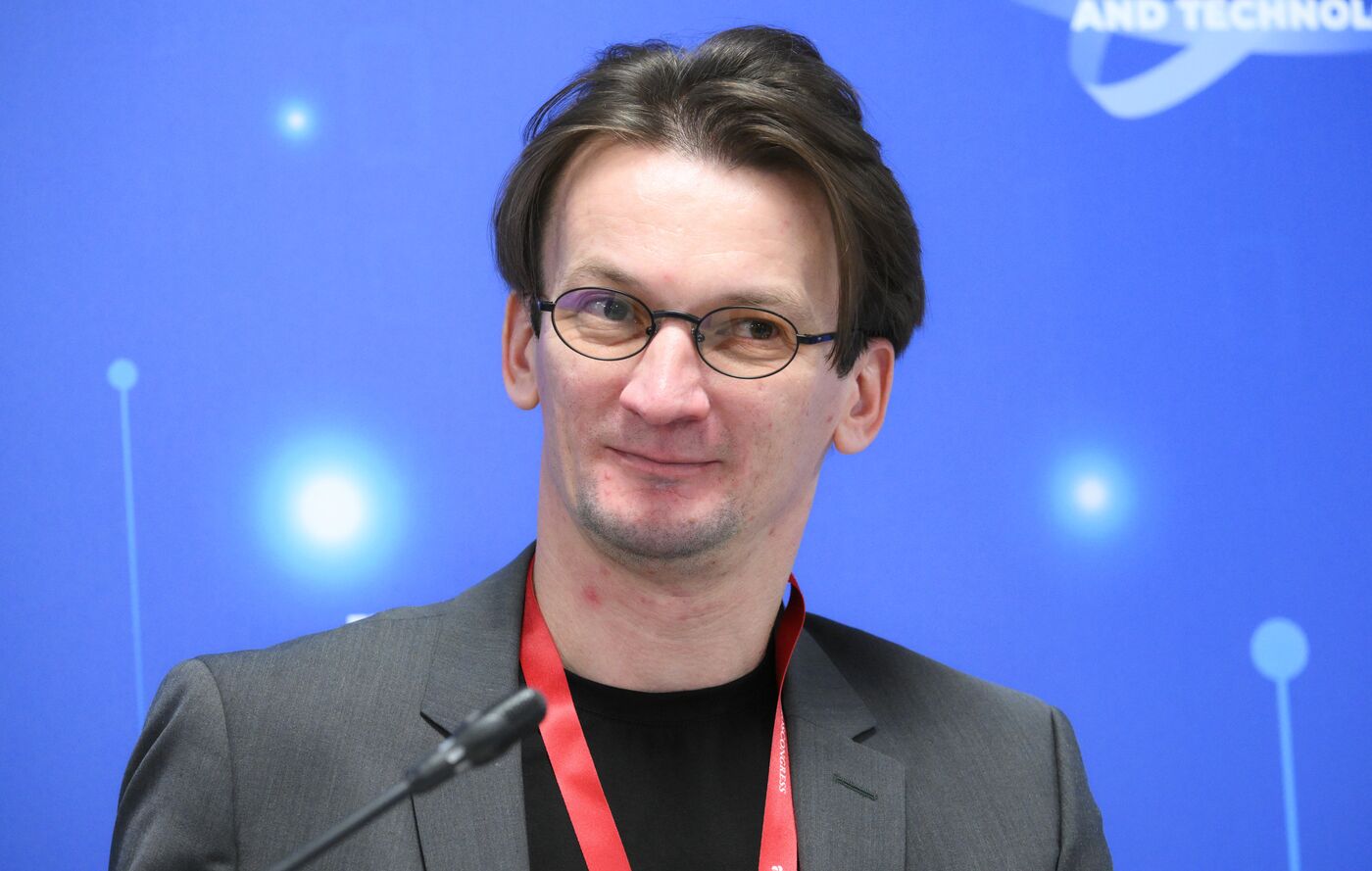 4th Young Scientists Congress. Science and Pedagogy: The Double Life of a Scientist