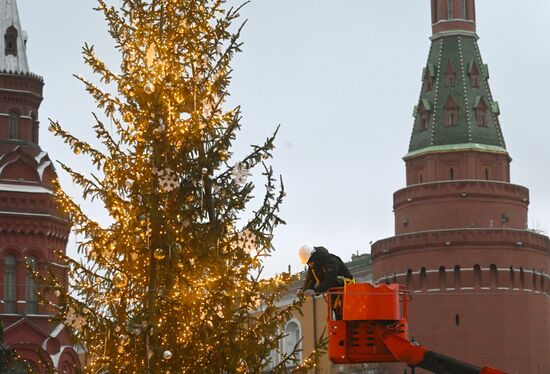 Russia New Year Season Preparations