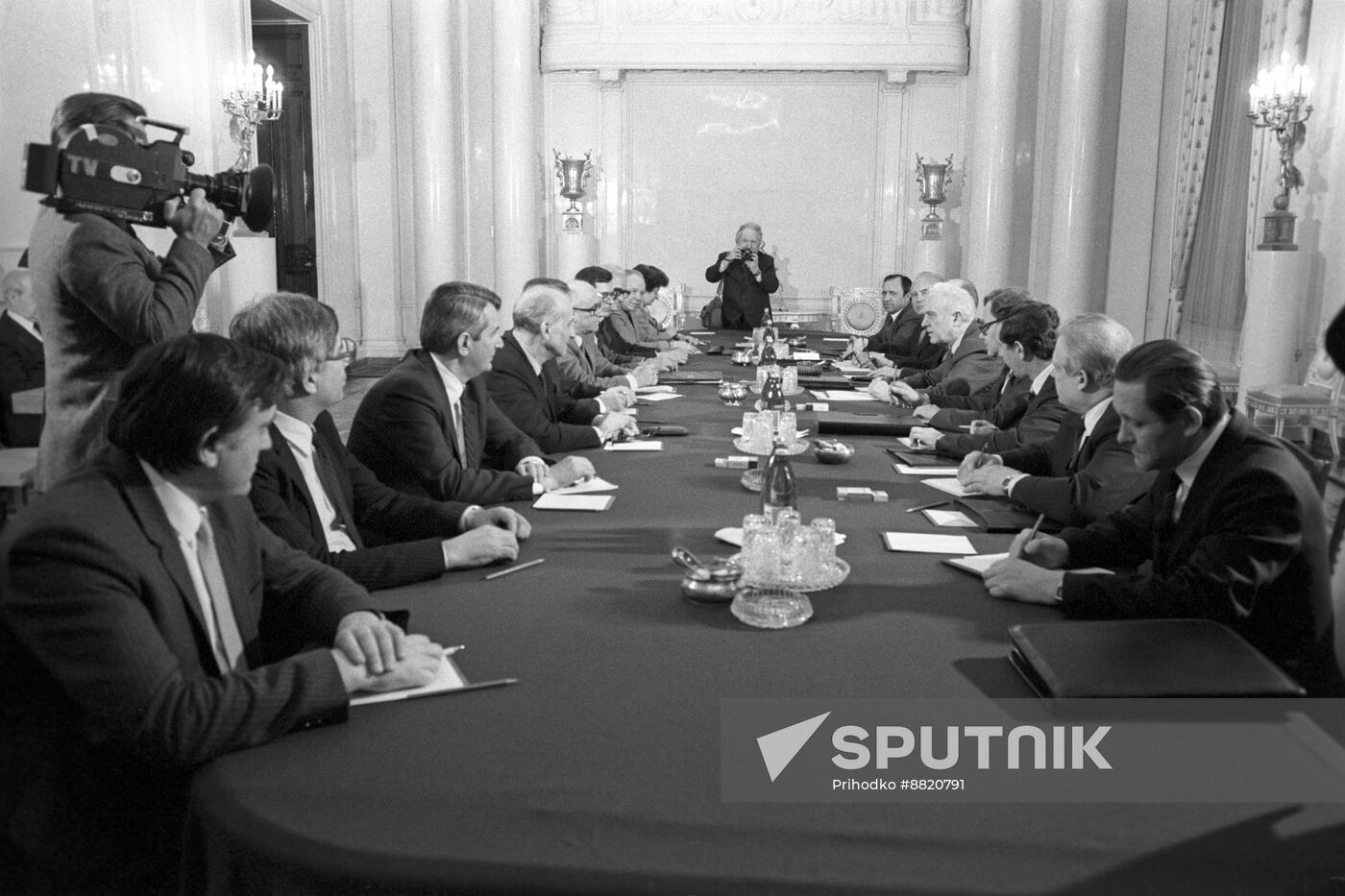 SFRY Federal Secretary for Foreign Affairs Raif Dizdarevic visits USSR
