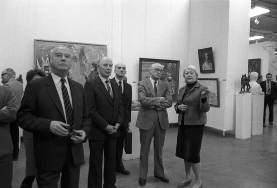 SFRY Union Secretary for Foreign Affairs Raif Dizdarevic visits USSR