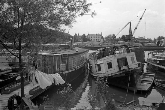 Slums on the Thames