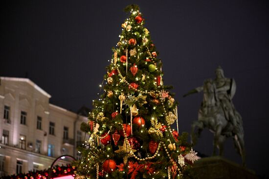 Russia New Year Season Preparations