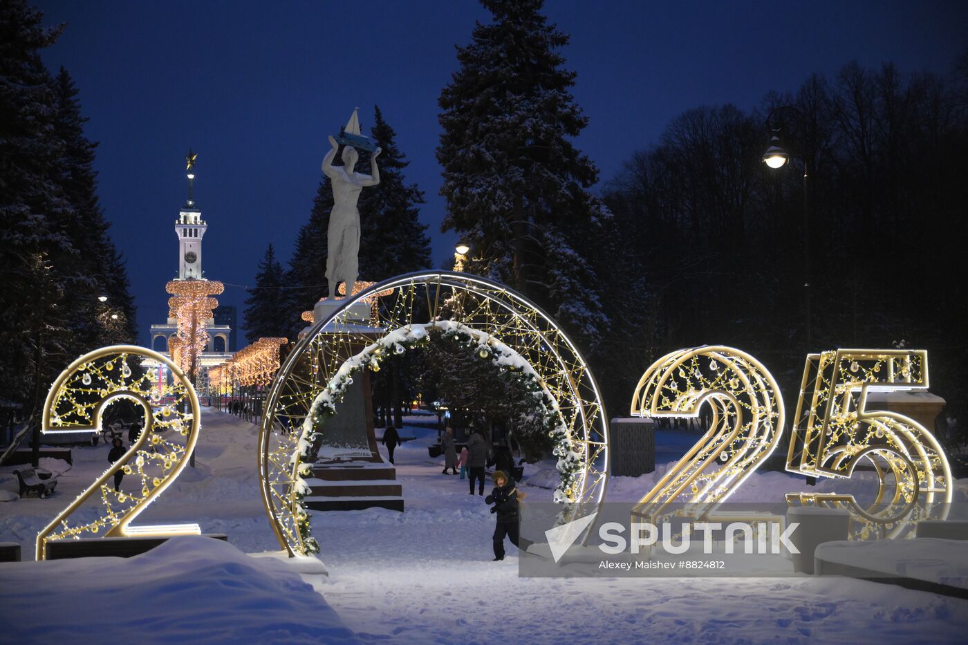 Russia New Year Season Preparations