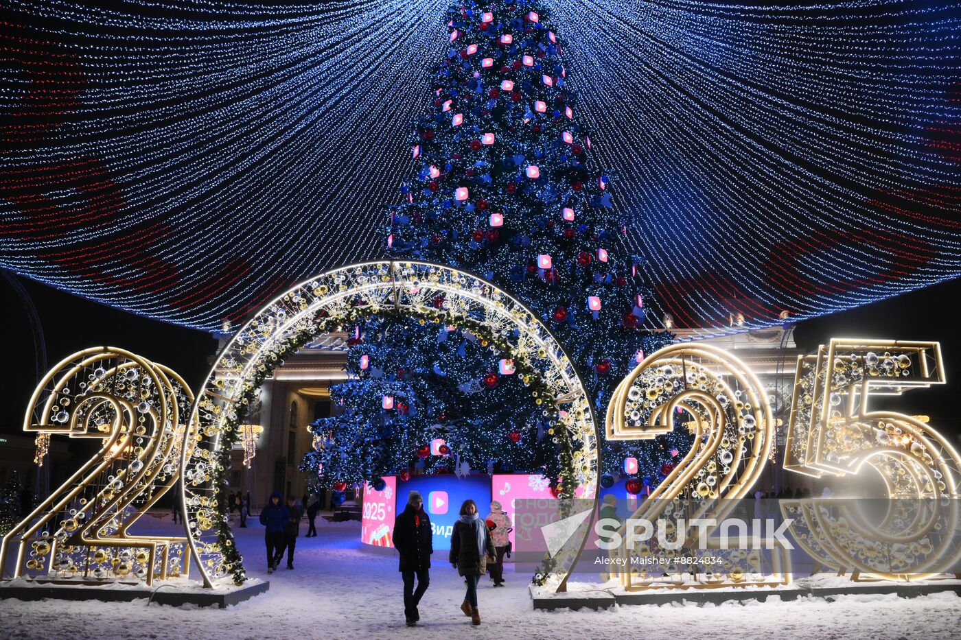Russia New Year Season Preparations