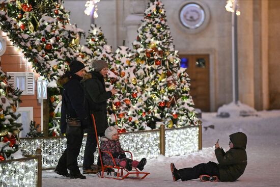 Russia New Year Season Preparations