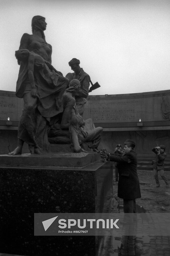 Foreign Minister of Romania Ilie Vaduva visits USSR