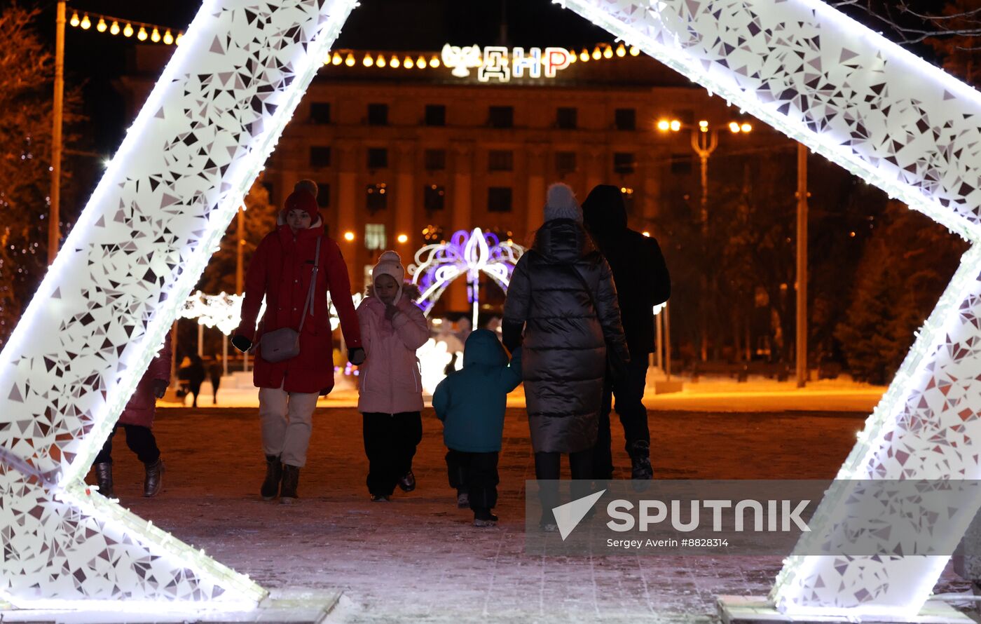 Russia DPR New Year Season Preparations