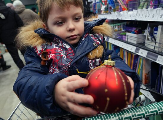 Russia DPR New Year Season Preparations