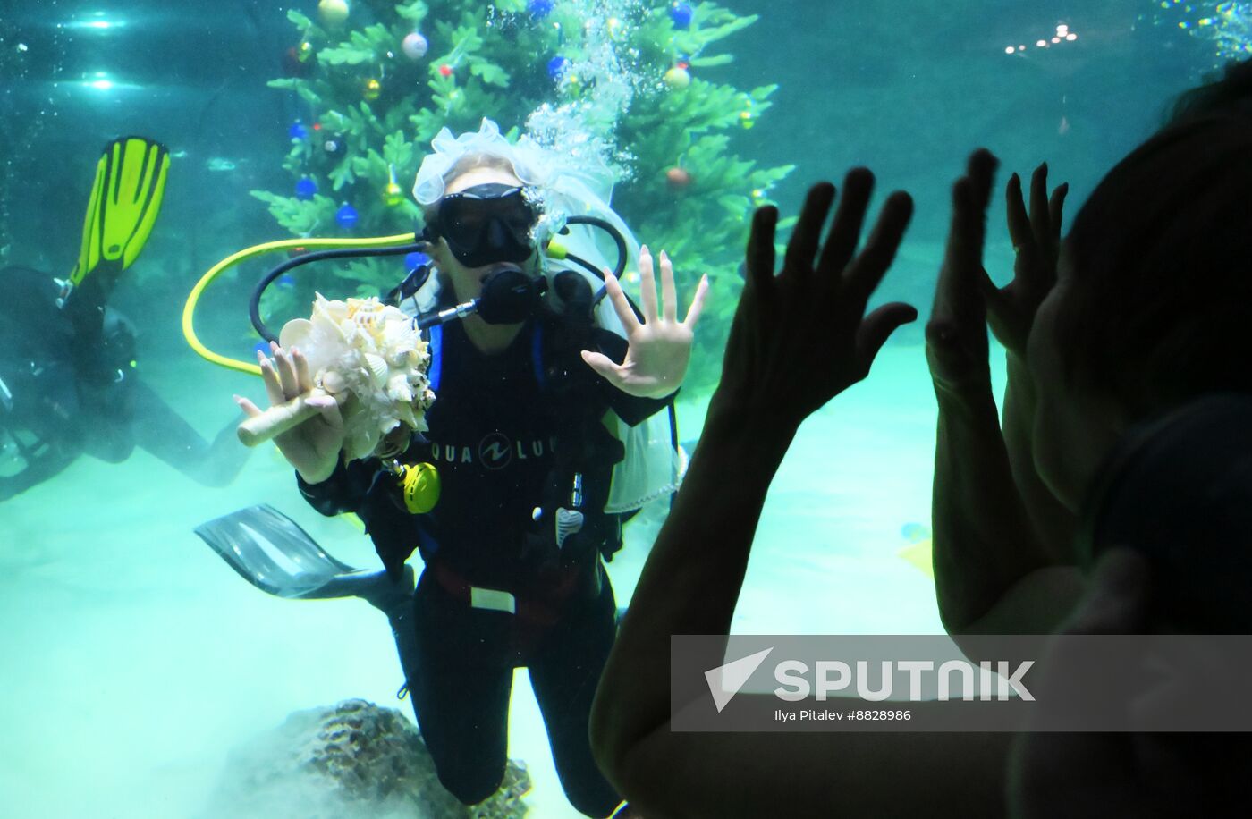 Russia Underwater Wedding