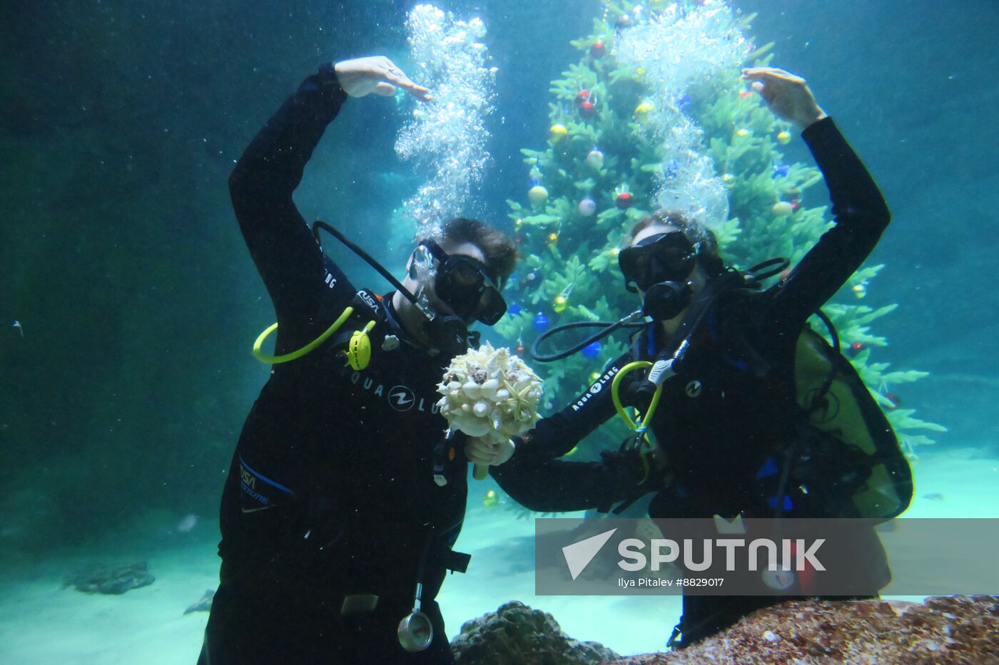 Russia Underwater Wedding