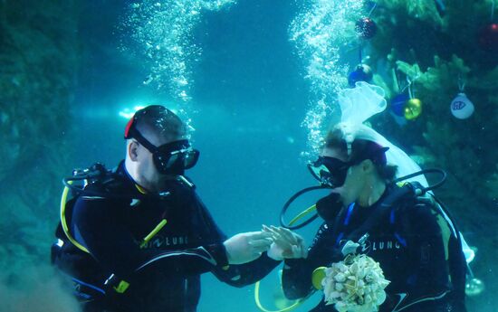 Russia Underwater Wedding