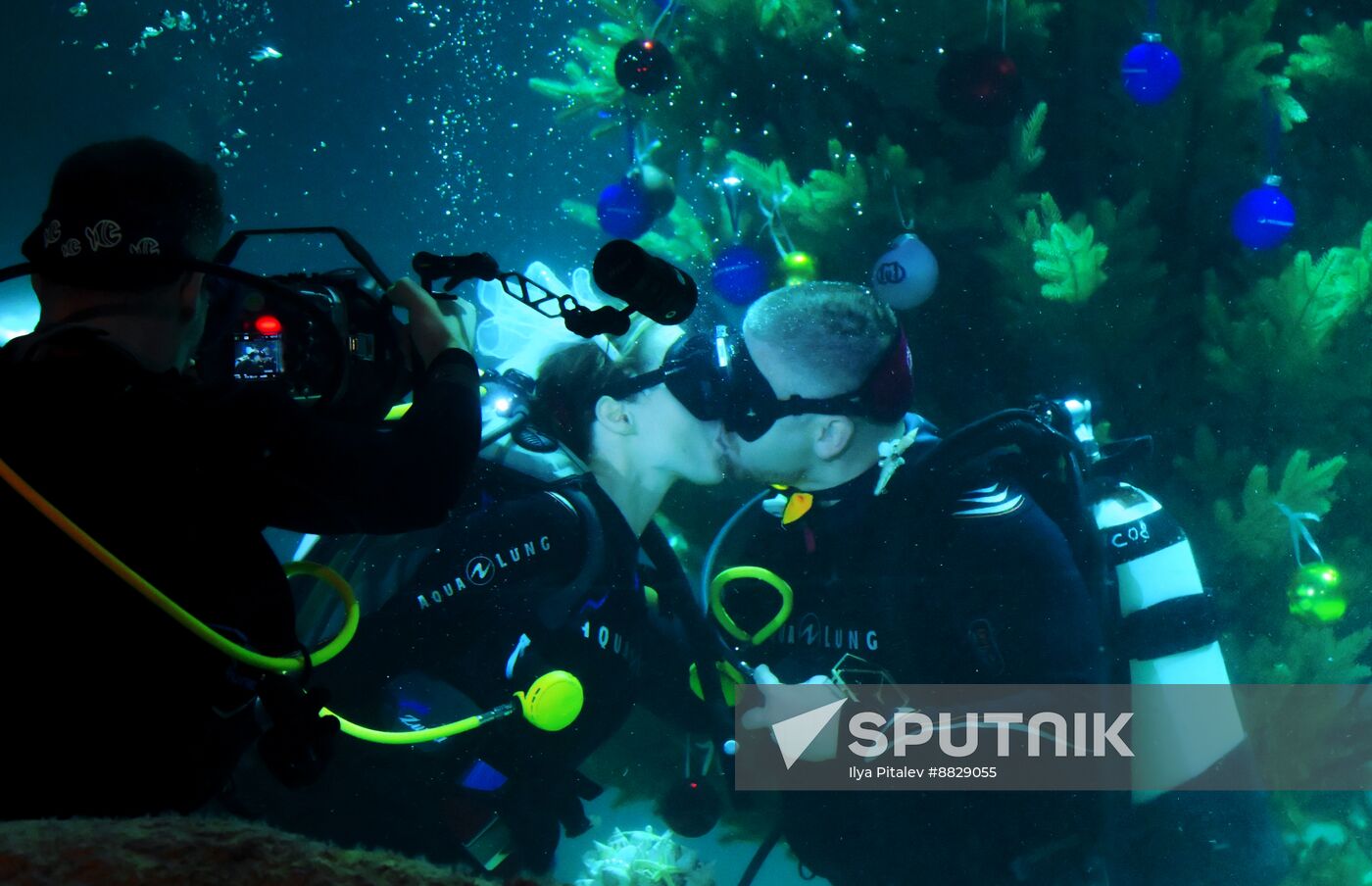 Russia Underwater Wedding