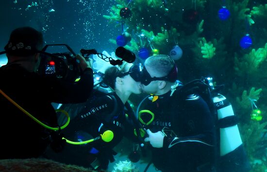 Russia Underwater Wedding