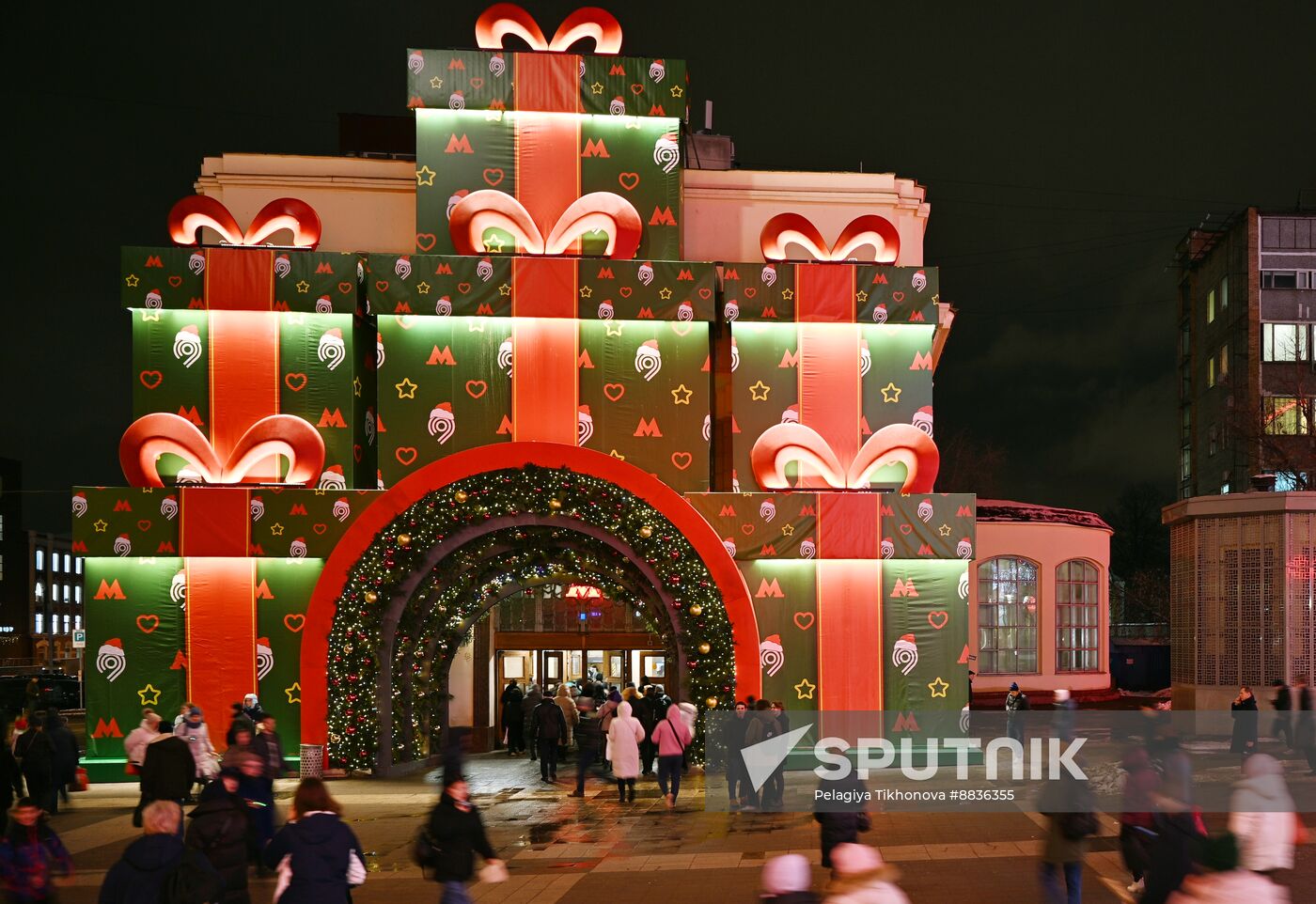 Russia New Year Season Metro