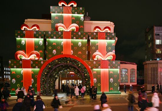 Russia New Year Season Metro