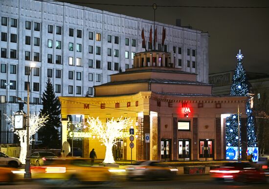 Russia New Year Season Metro