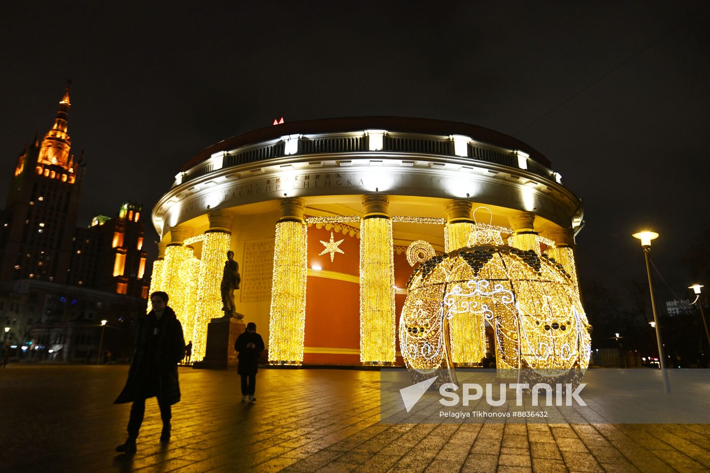 Russia New Year Season Metro