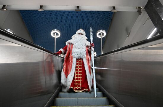 Russia New Year Season Metro