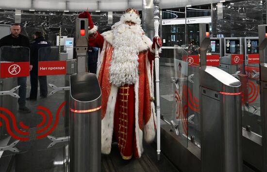 Russia New Year Season Metro