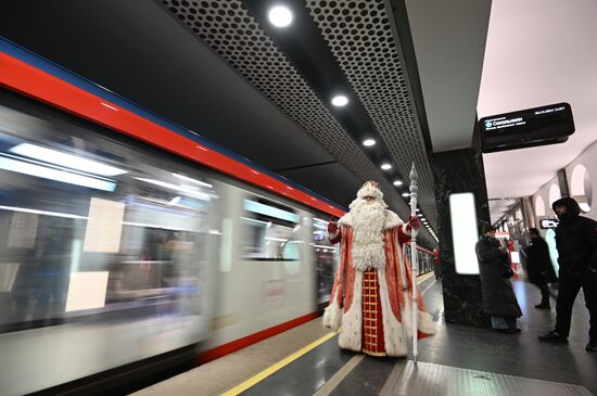 Russia New Year Season Metro