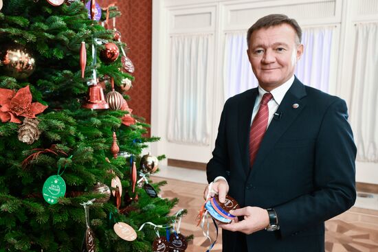 Russia Government New Year Season Charity