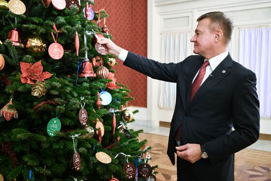 Russia Government New Year Season Charity