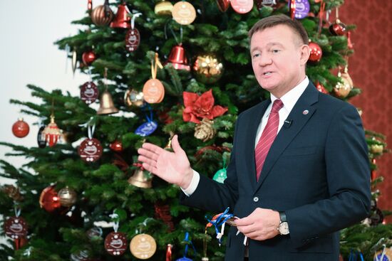 Russia Government New Year Season Charity