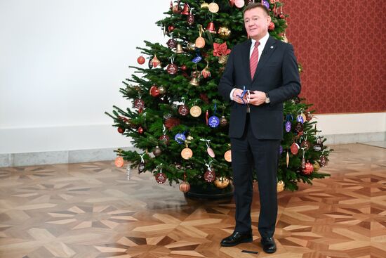 Russia Government New Year Season Charity