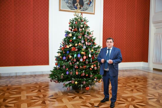 Russia Government New Year Season Charity