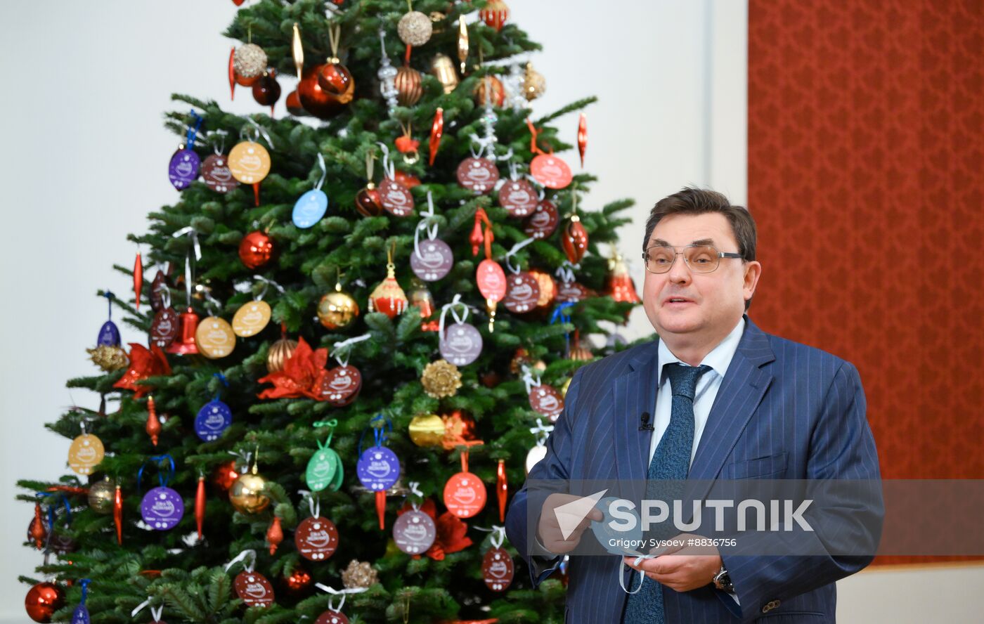 Russia Government New Year Season Charity