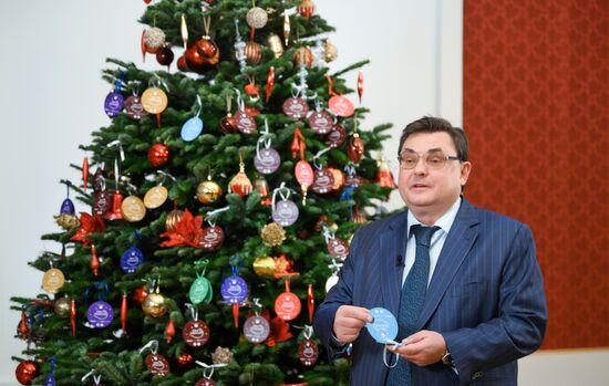 Russia Government New Year Season Charity