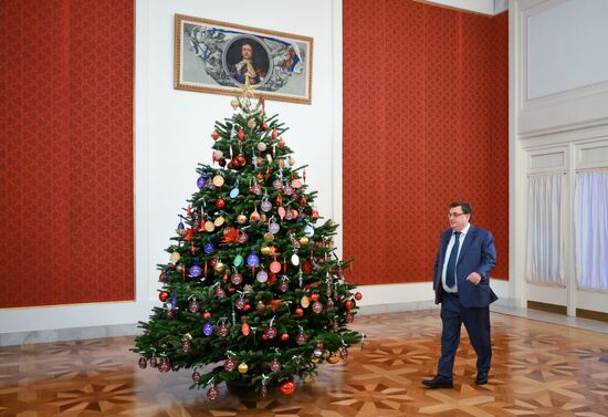 Russia Government New Year Season Charity