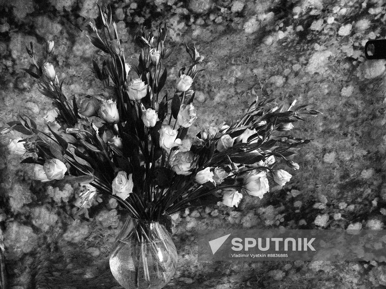 Still life with flowers from Vladimir Vyatkin's series Mood of Flowers