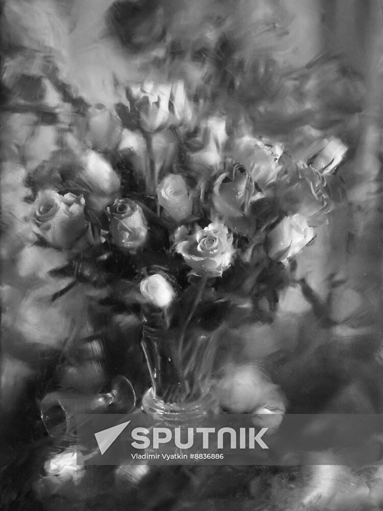 Still life with flowers from Vladimir Vyatkin's series Mood of Flowers