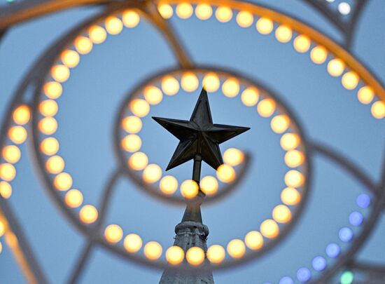 Russia New Year Season Preparations