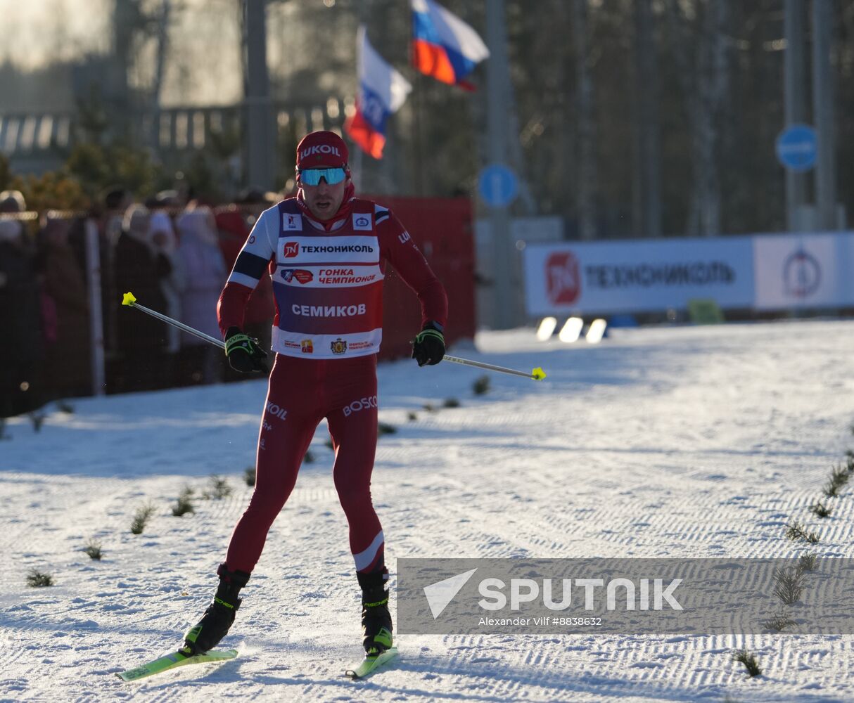 Russia Skiing Champions Race