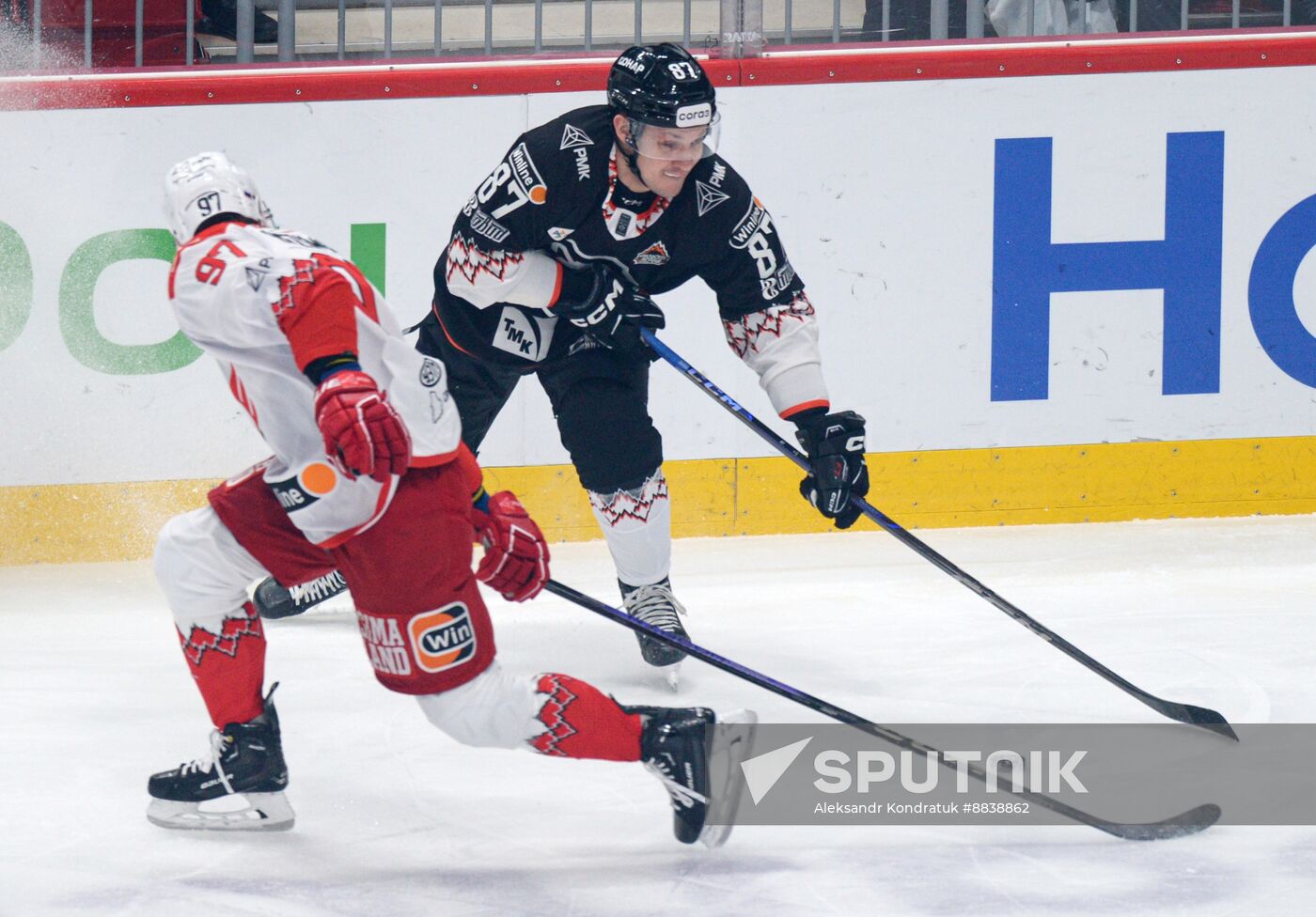 Russia Ice Hockey Kontinental League Traktor - Avtomobilist