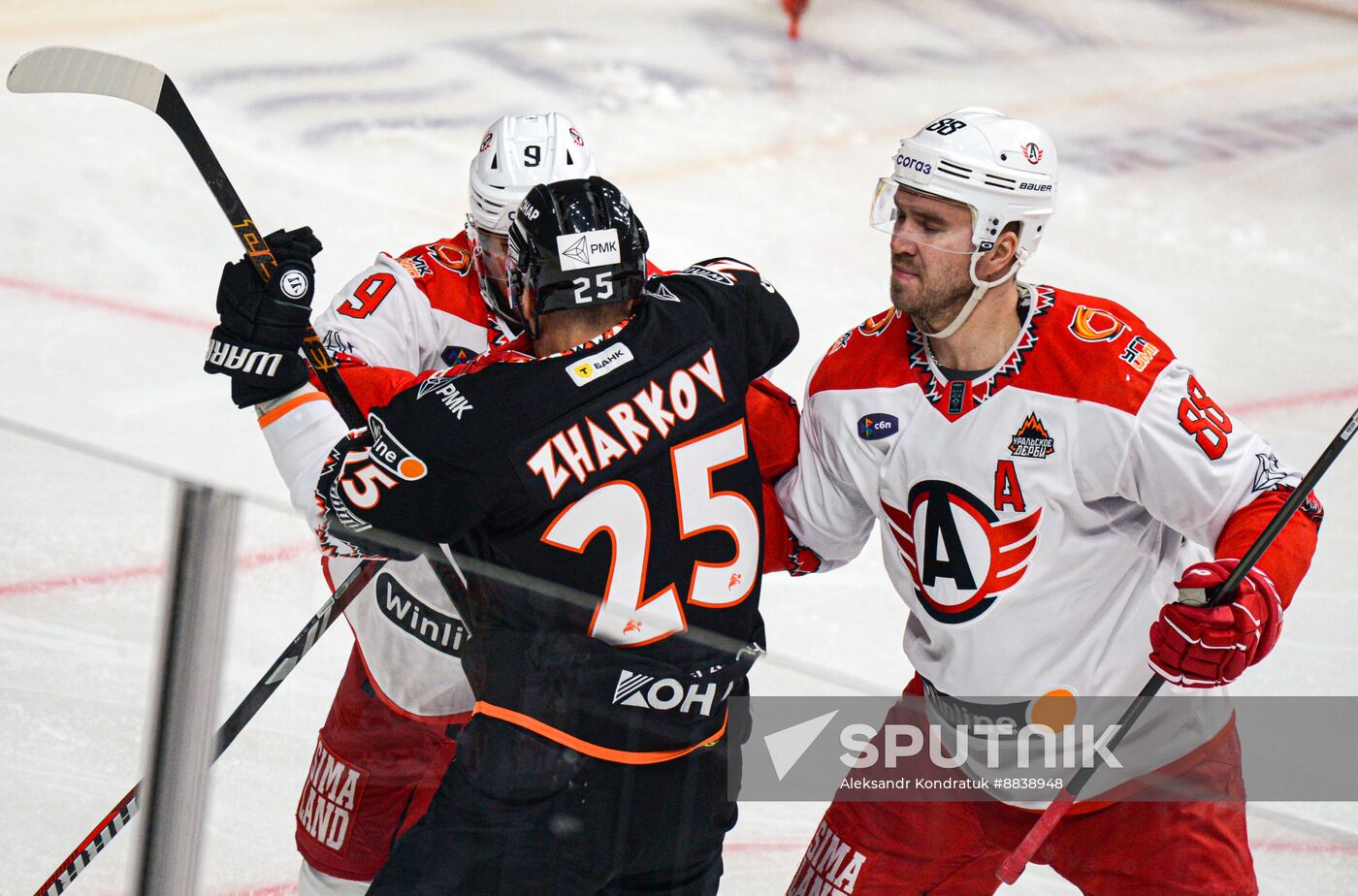 Russia Ice Hockey Kontinental League Traktor - Avtomobilist