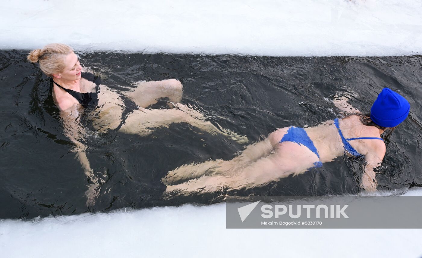 Russia Winter Swimming