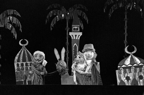 Puppet show on Tajik State Puppet Theater's stage