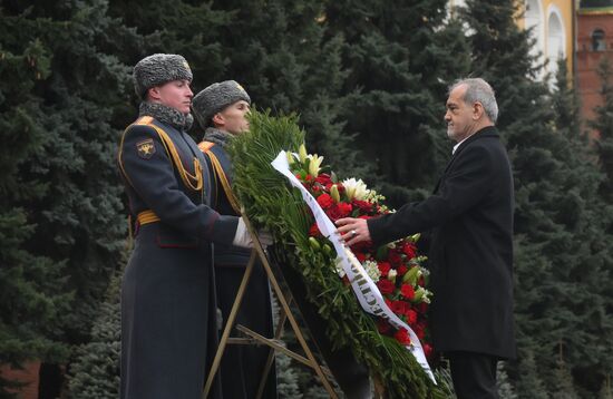 Russia Iran Wreath Laying