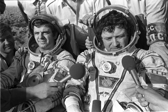 Soyuz T-15 space crew after landing