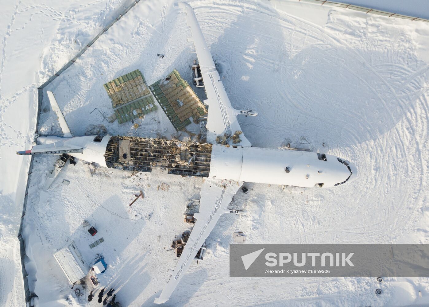 Russia Aircraft Emergency Landing Dismantling